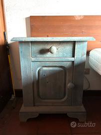 Comodini in legno massello azzurro decapé