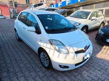 Toyota Yaris 1.3 5 porte Sol 4 CILINDRI 2011