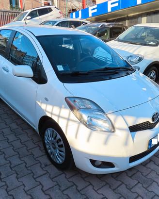 Toyota Yaris 1.3 5 porte Sol 4 CILINDRI 2011
