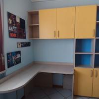 Scrivania e libreria in legno