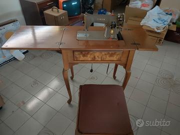 macchina da cucire Singer con mobile 
