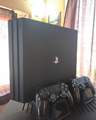Ps4 Pro 1TB + 18 giochi + ricarica e raffreddament