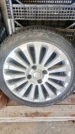 Cerchi in lega (4) e 3 gomme al 90% (Estive)