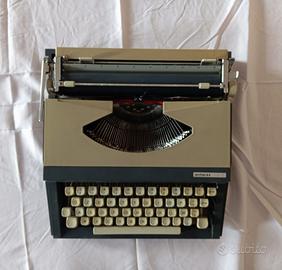Macchina da scrivere Antares 120 con custodia.