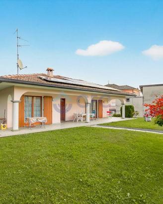 Villa di 231 m² con più di 5 locali e box auto dop