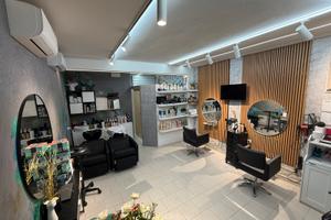 Spazio commerciale Parucchiera