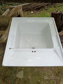 lavatoio in ceramica