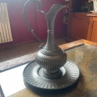 Caraffa e piatto da arredamento