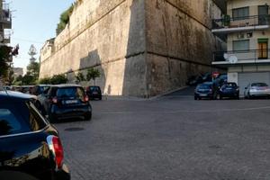 Insegnanti e studenti universitari centro città