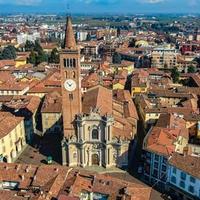 Treviglio con box auto e cantina