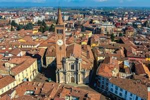 Treviglio con box auto e cantina