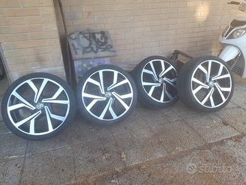 Cerchi in lega Golf GTI