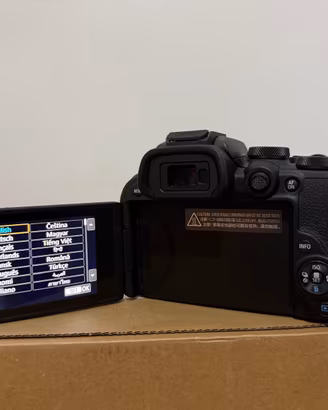 Canon EOS R10 APS-C mirrorless nera + 18-150 mm