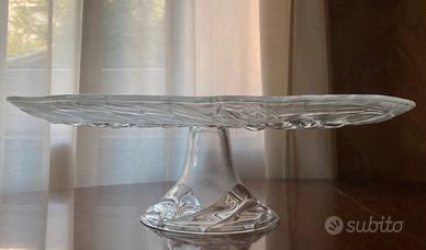 Servizio composto da centro tavola con alzata e