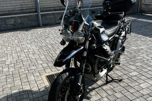 Moto Guzzi v85 TT GUARDIA D'ONORE