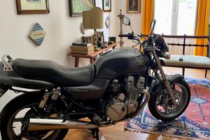Honda CB SevenFifty (RC42)