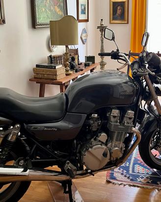 Honda CB SevenFifty (RC42)