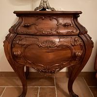 Comó bombato in noce lavorato