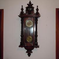 Orologio a pendolo antico