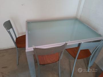 tavolo con sedie