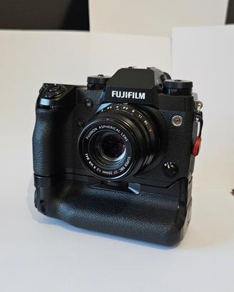 Fujifilm X-H1+ battery grip +Fujinon 35mm F2 R WR