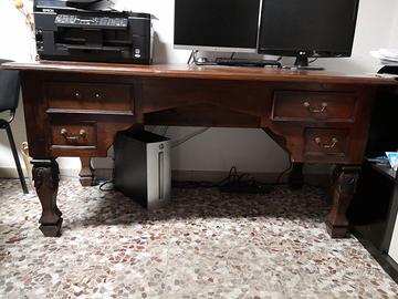 Scrivania antica in legno massello lavorato