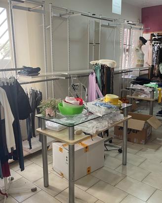 Arredamento Benetton completo per negozio