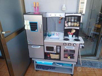 Cucina giocattolo