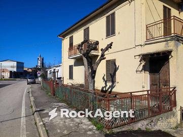 Casa indipendente di 195 m² con 5 locali e box aut