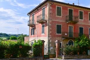 Immobile con Giardino, Garage e locale Cantina