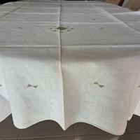 Tovaglia di lino da 6 con tovaglioli ricamata