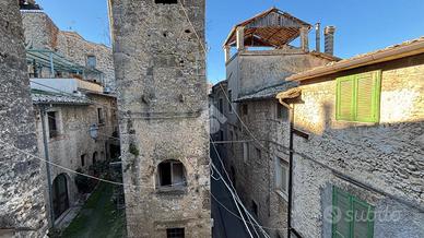 2 LOCALI A ARPINO