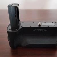 BATTERY GRIP MIRRORLESS NP-FW50 NUOVO