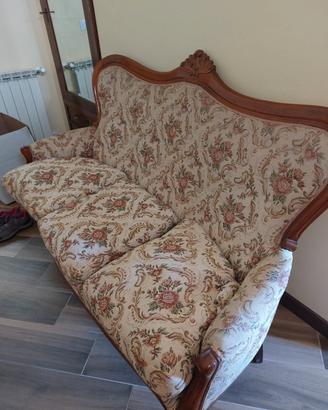 divano e poltrone legno e tessuto
