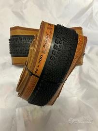 Maxxis 27.5 e WTB Gravel 700x45