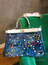 Borsa di jeans e pelle con decorazioni