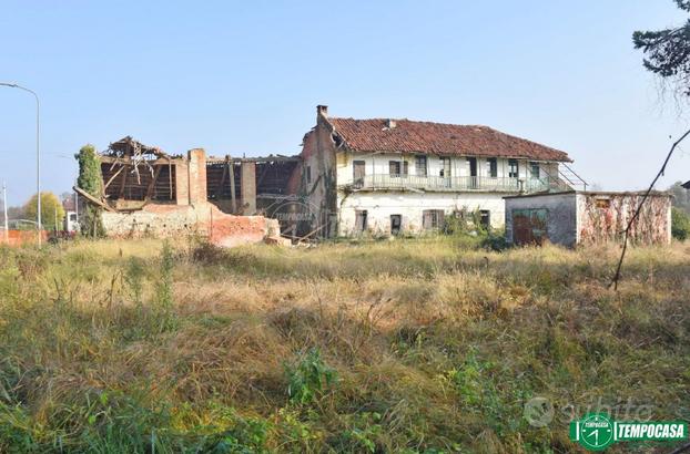 SOLUZIONE INDIPENDENTE CON 2500 MQ DI GIARDINO