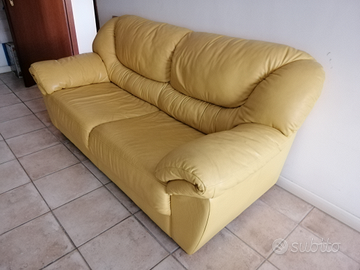 Divani pelle gialla da 2 e 3 posti