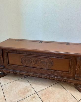 Cassapanca in legno intagliato - Baule contenitore