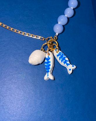 Collana asimmetrica con charm in argilla 