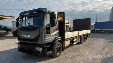 Iveco 3 assi cassone con rampa idraulica