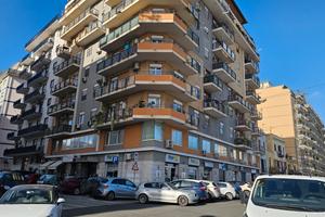 Locale commerciale via Sampolo 3 vetrine