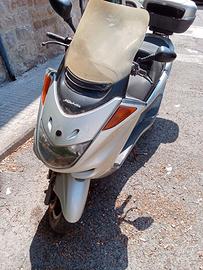 Scooter Yamaha 250