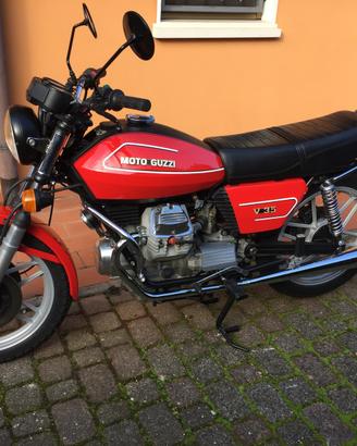 Moto Guzzi V35 prima serie