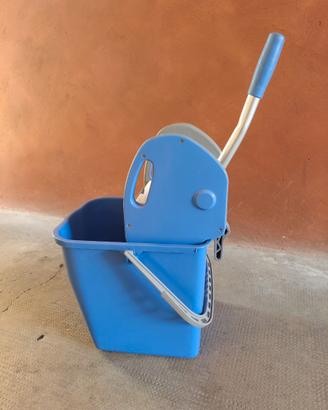 Set Secchio con strizzatore in plast professionale