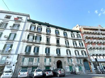 4 LOCALI A NAPOLI