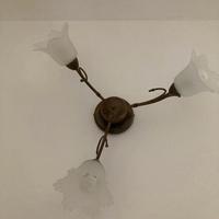 Lampadario da parete in ottone a tre bracci