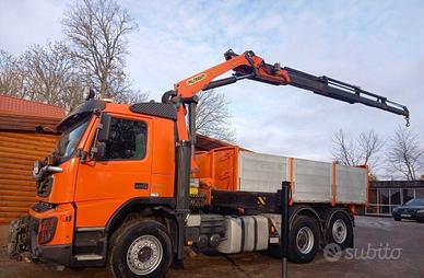 Autocarro Volvo FMX 500 3 assi con gru/ribaltabile