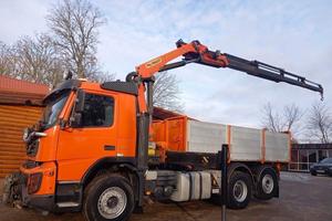 Autocarro Volvo FMX 500 3 assi con gru/ribaltabile