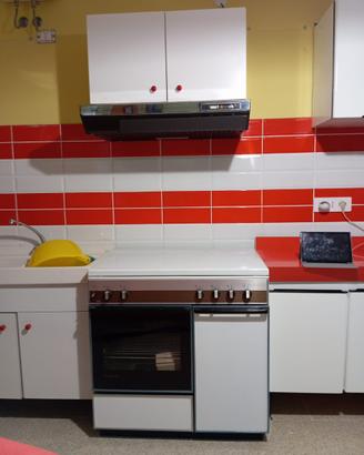 Cucina a gas con cappa